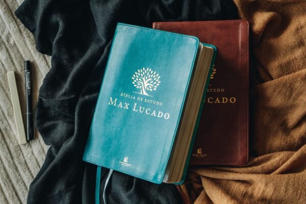 Bíblia de estudo Max Lucado - capa verde - Imagem 2